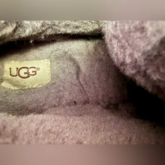 EUC 🖤 UGG Neumel Chukka Boots Men’s 12 Black Suede Shearling Lined